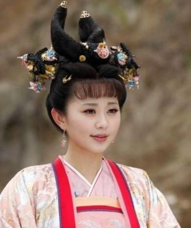 历史上的裴翠翠到底是怎么死的裴翠翠真的是喝毒酒而死的吗