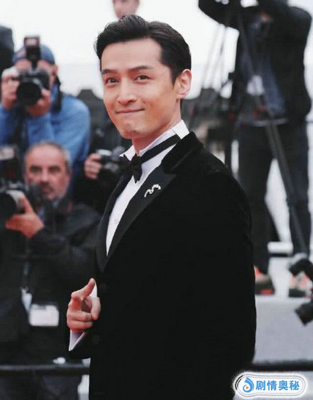 胡歌戛纳红毯，细心帮廖凡整理衣服，被所携女伴乡土气息拉低气场 胡歌廖凡跳舞配的音乐叫什么名字
