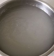 自制凉粉怎么做，豌豆凉粉的做法 家庭自制豌豆凉粉条