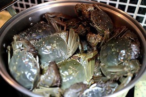 河蟹怎么做好吃又简单 太小的河蟹怎么做好吃