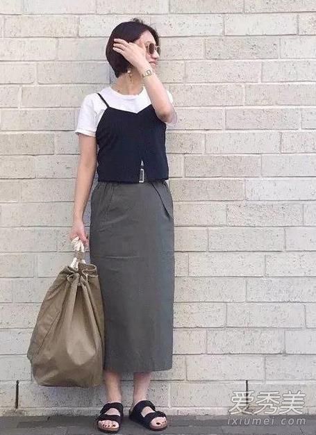 黑色凉鞋搭配什么衣服 黑色凉鞋搭什么