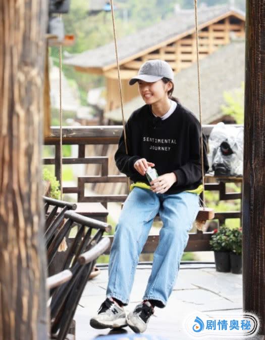 张子枫甜美系穿搭，邻家妹妹一眼便爱上，农村女快学！ 张子枫少女眉