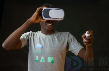 车内新型娱乐方式VR观影 有效缓解车程疲惫感