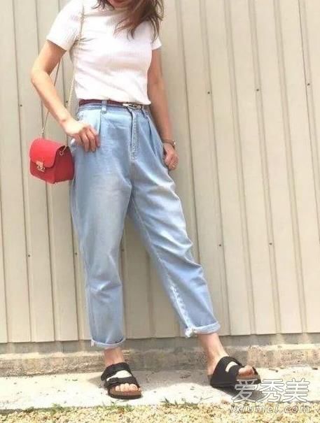 黑色凉鞋搭配什么衣服 黑色凉鞋搭什么