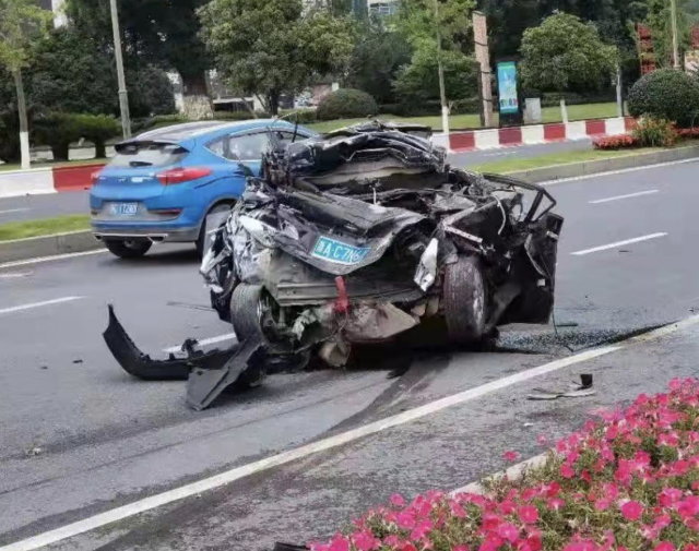 潍坊交通事故 潍坊青州交通事故：客车冲进集市 致4人死亡多人受伤