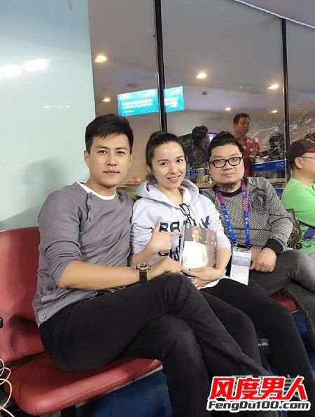 靳东老婆李佳二胎是男是女 靳东老婆李佳生二胎 靳东香港陪老婆生产