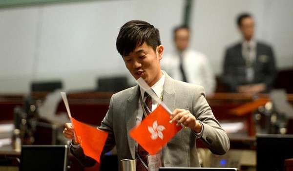 郑松泰 港独议员倒插国旗怎么处理的 郑松泰个人资料