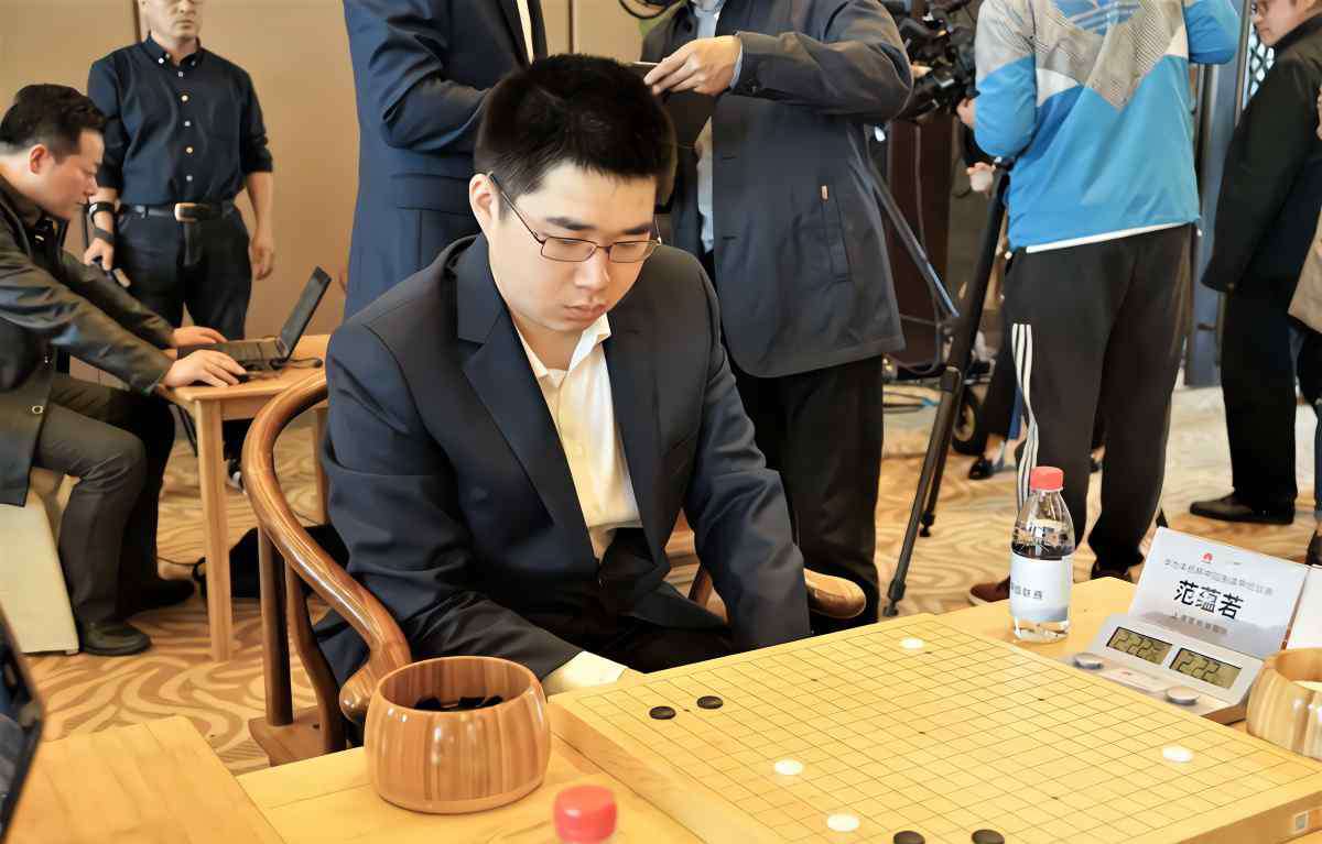 24岁 年仅24岁，中国围棋界的一颗星陨落了