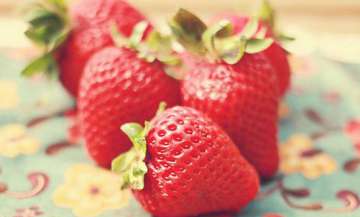 西瓜能做什么甜品 草莓可以做什么甜品介绍