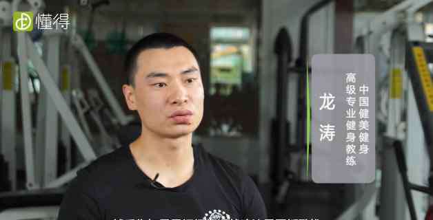 哑铃锻炼胸肌 怎样用哑铃锻炼胸肌（图文）