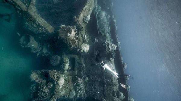 世界上最深的海沟位于 马里亚纳海沟有多深 世界上最深的海沟揭秘