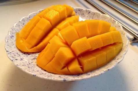 芒果不能和什么食物一起吃 芒果和樱桃可以一起吃吗 芒果不能和什么一起吃