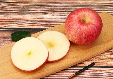 炖苹果 红糖炖苹果的好处 红糖煮苹果晚上能吃吗