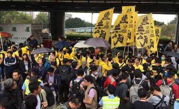 香港反水货 香港激进团体再次发起反水货客游行 33人被捕