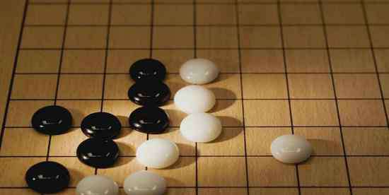 轻松盈棋牌 当棋手开启直播 究竟是围棋直播还是游戏直播