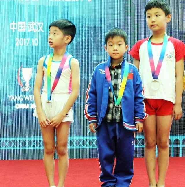 杨威儿子 奥运冠军杨威儿子杨阳洋体操赛获奖 杨威儿子杨阳洋体操首秀