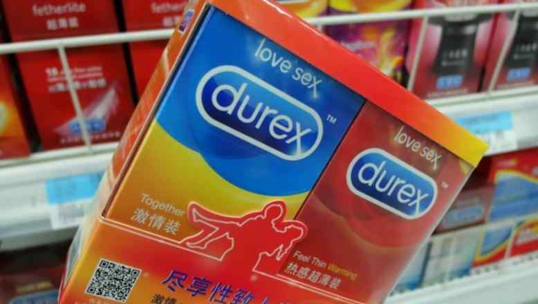 溜冰的壶 女子聚众吸毒淫乱 现场满地都是避孕套
