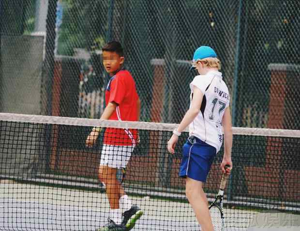 那英儿子高兴 那英13岁儿子高兴参加网球比赛 那英低调陪伴