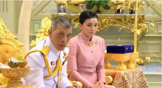 泰国国王四婚 泰国国王四婚什么情况 泰国国王和他的“保镖”结婚