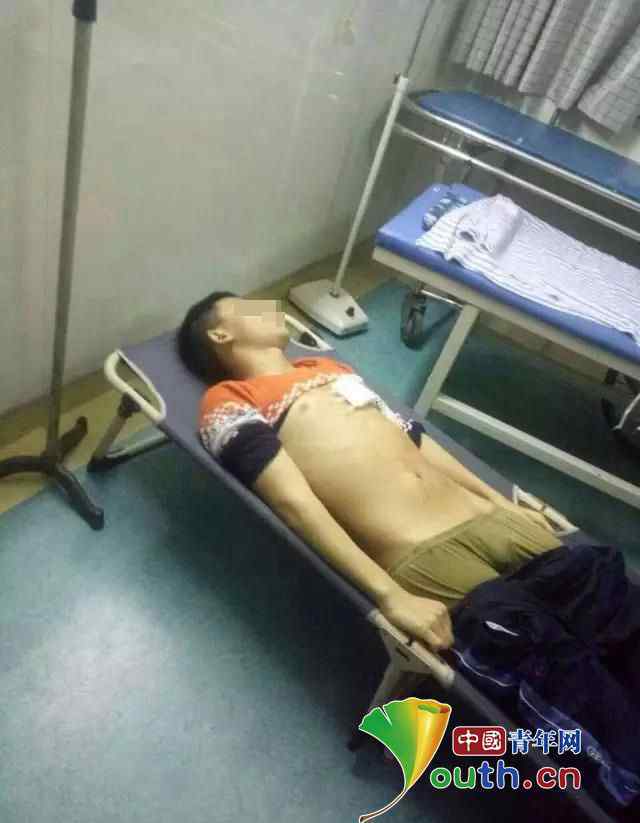 来凤县新闻网 曝来凤县高级中学一学生刀砍老师 被老师群殴不幸身亡