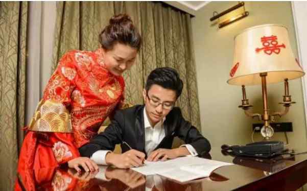 抄党章 南昌铁路局员工新婚之夜抄党章 留下美好记忆