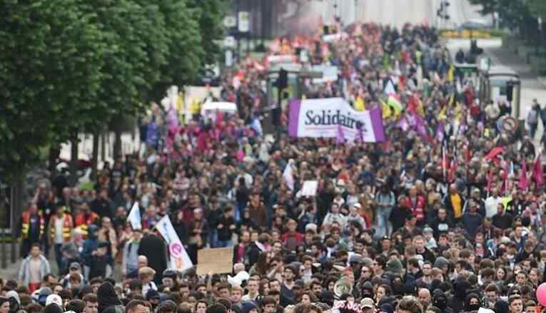 法国罢工抗议 法国罢工抗议 因不满政府决策爆发近半年最大规模罢工