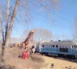 货车与火车相撞 货车与火车相撞事件始末原因是什么 货车与火车相撞现场图片