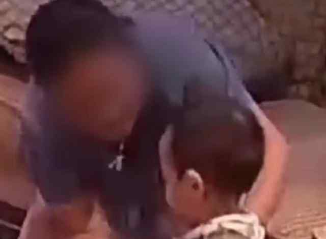 保姆掌掴1岁幼儿 保姆掌掴1岁幼儿详细经过，保姆为什么掌掴1岁幼儿现场图
