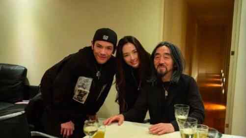 于月仙三姐妹合影 郭碧婷两个妹妹正面照曝光颜值惹争议！三个姐妹里郭碧婷气质突出