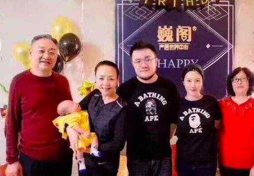 巴图老婆 传宋丹丹当奶奶是真的假的？巴图妻子照片曝光，清纯漂亮身材姣好！