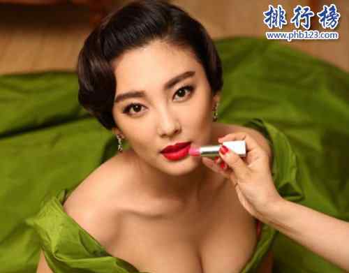 中国乳神 2018中国十大乳神排行榜：王李丹妮第二，第一88厘米