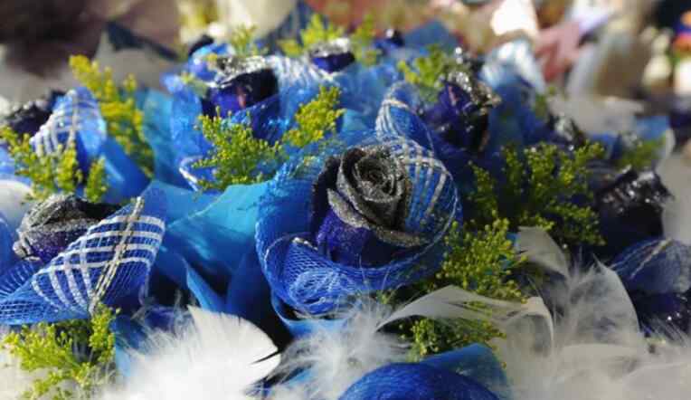 蓝玫瑰价格 蓝色妖姬多少钱一朵 蓝色妖姬是一种什么花