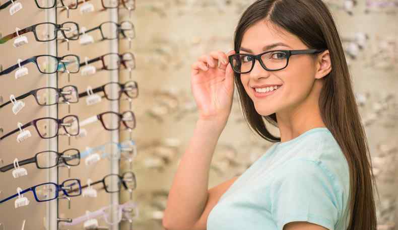 时尚眼镜框 眼睛近视了需要戴眼镜 时尚眼镜框多少钱？