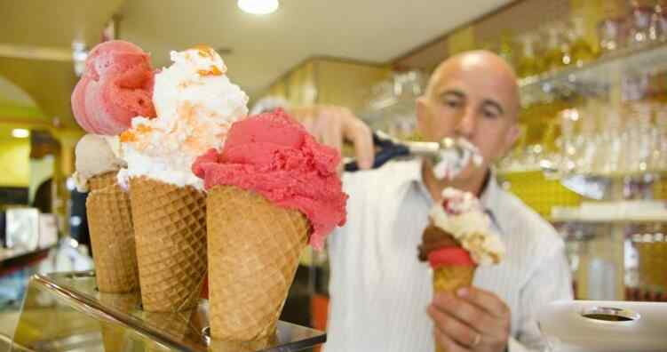 会冒烟的冰淇淋 会冒烟的冰淇淋是怎么回事 街头的冒烟冰淇淋你买过吗