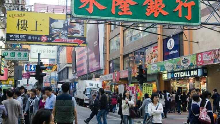 香港旅游购物团 老人在香港遭强制购物 参低价团被导游骂不买就滚