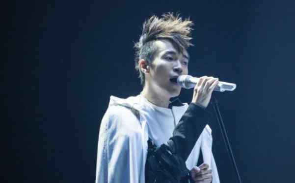 吴青峰怼粉丝 吴青峰怼粉丝内幕 耿直男放毒舌毫不让步