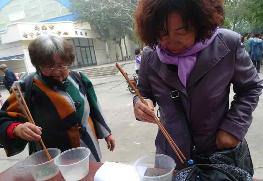 郭世宏 乌海市老年大学举办趣味运动会。杜校长讲话