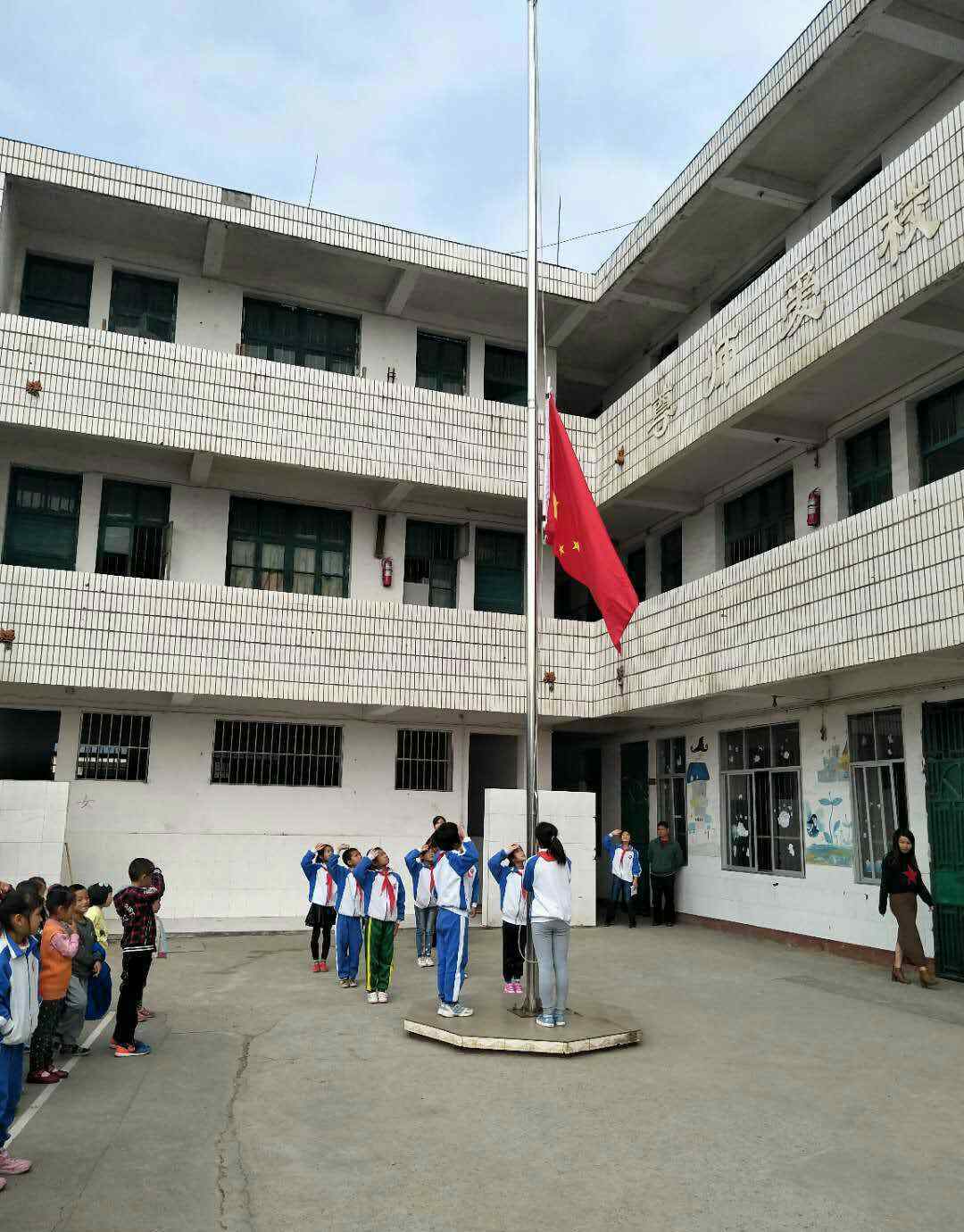 庄严 神圣又庄严的升旗仪式