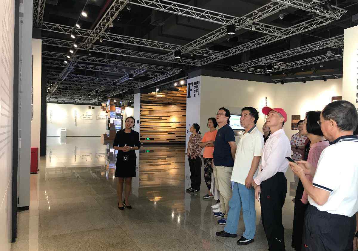 耆英 科技耆英参观深圳市工业展览馆