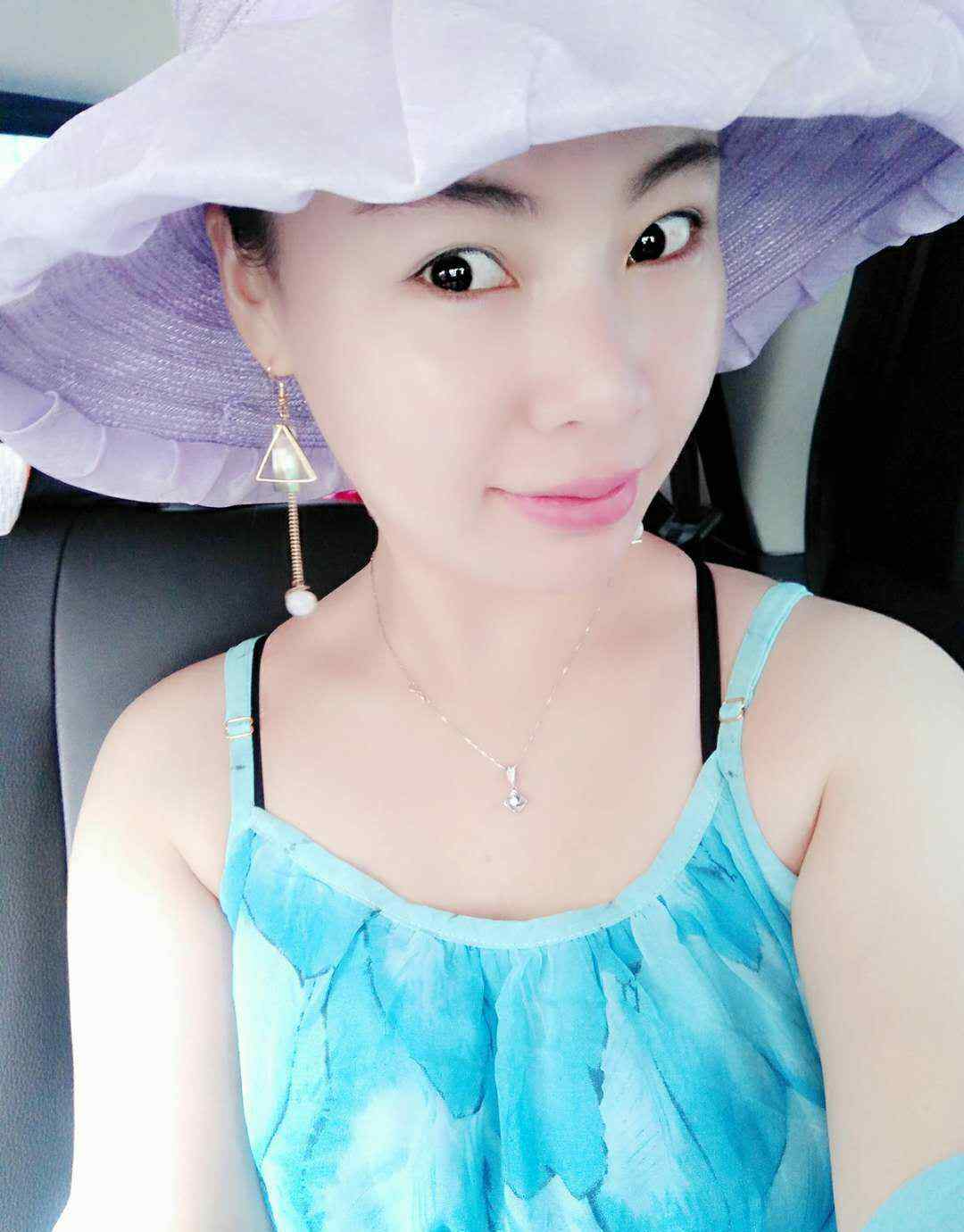 美容化妆师 最美天使美容化妆师——花微微