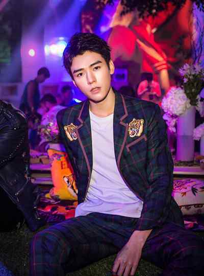 sping 龚俊出席Ed Hardy Sping 2019 Fashion Show西装牛仔尽显多重魅力