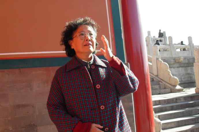 她是屏幕上母亲大户,表演无可取代落到实处,现如今家中美满幸福