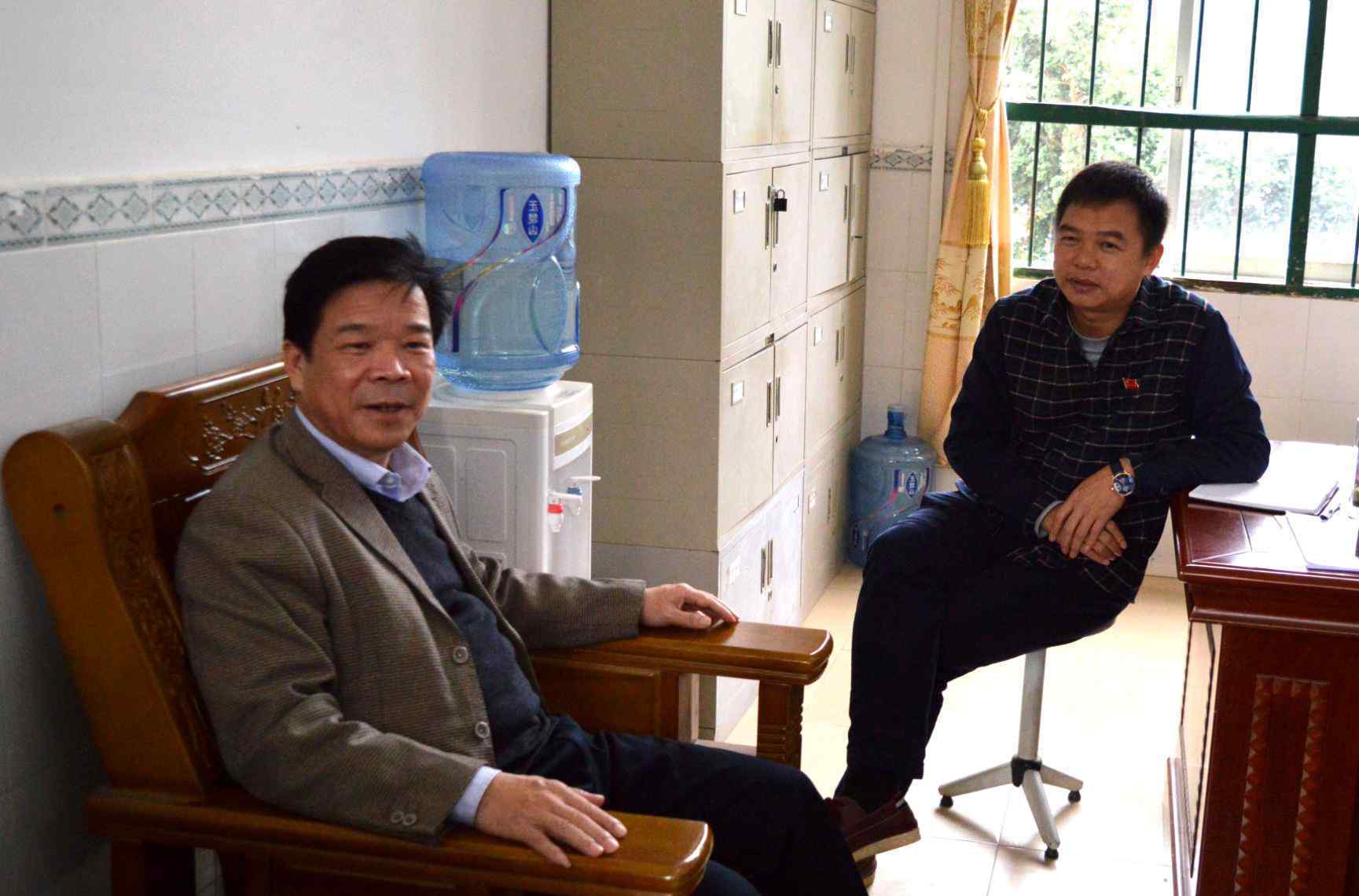 藤县教育局 藤县教育局局长张光岳同志到平福初中指导工作