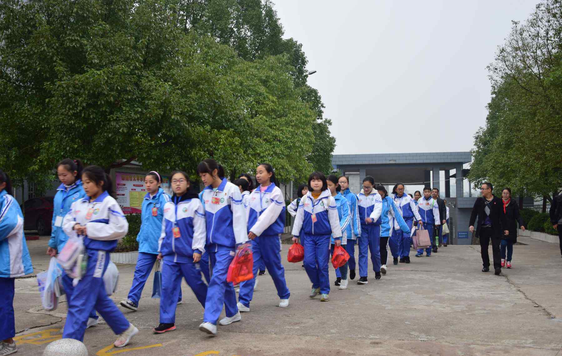 苏仙中学 “我们在一起”苏仙中学——太平学校关爱农村留守儿童活动
