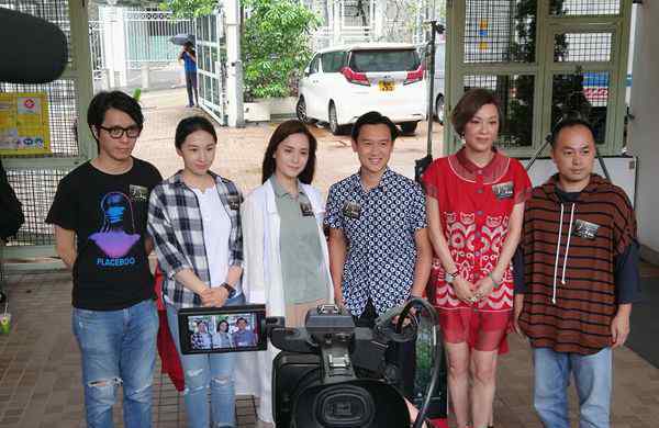 贾晓晨电影 JJ贾晓晨复出拍新电影《失踪》 清爽淡妆现“滤镜肌”