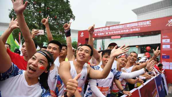 黄华基 2019中国龙州-越南复和红途国际马拉松热力开赛，千人酷跑燃动边关