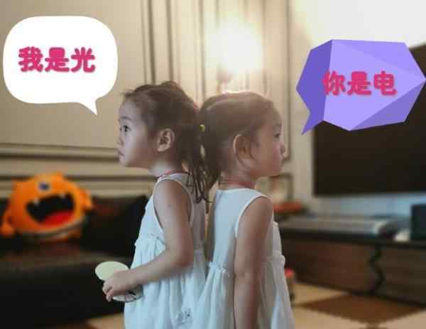 杨威身高 杨威晒双胞胎女儿萌照 两姐妹背靠背可爱比身高