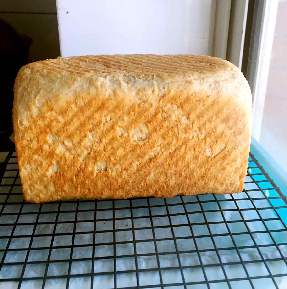 450g带盖吐司配方 面包机全麦吐司制作方法。此配方可做450g面包一个。