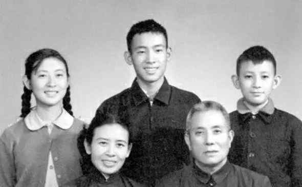 曹聚仁为国家大事去京,归港时中途历经