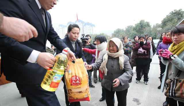 弱势人群,大家下意识的觉得便是无权无势的贫苦人,但事实上